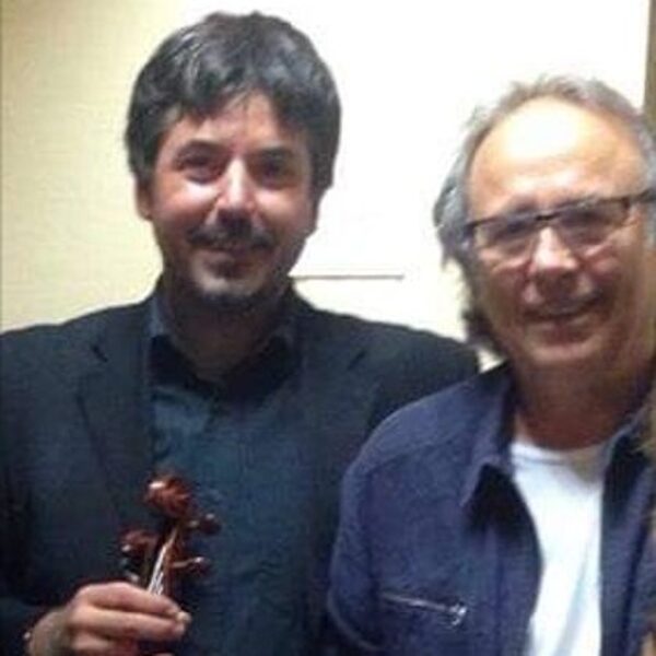 Junto al músico Joan Manuel Serrat