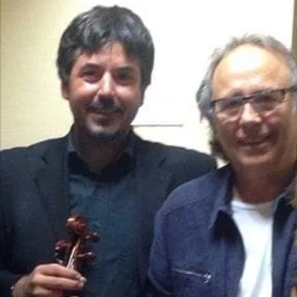 Junto al músico Joan Manuel Serrat